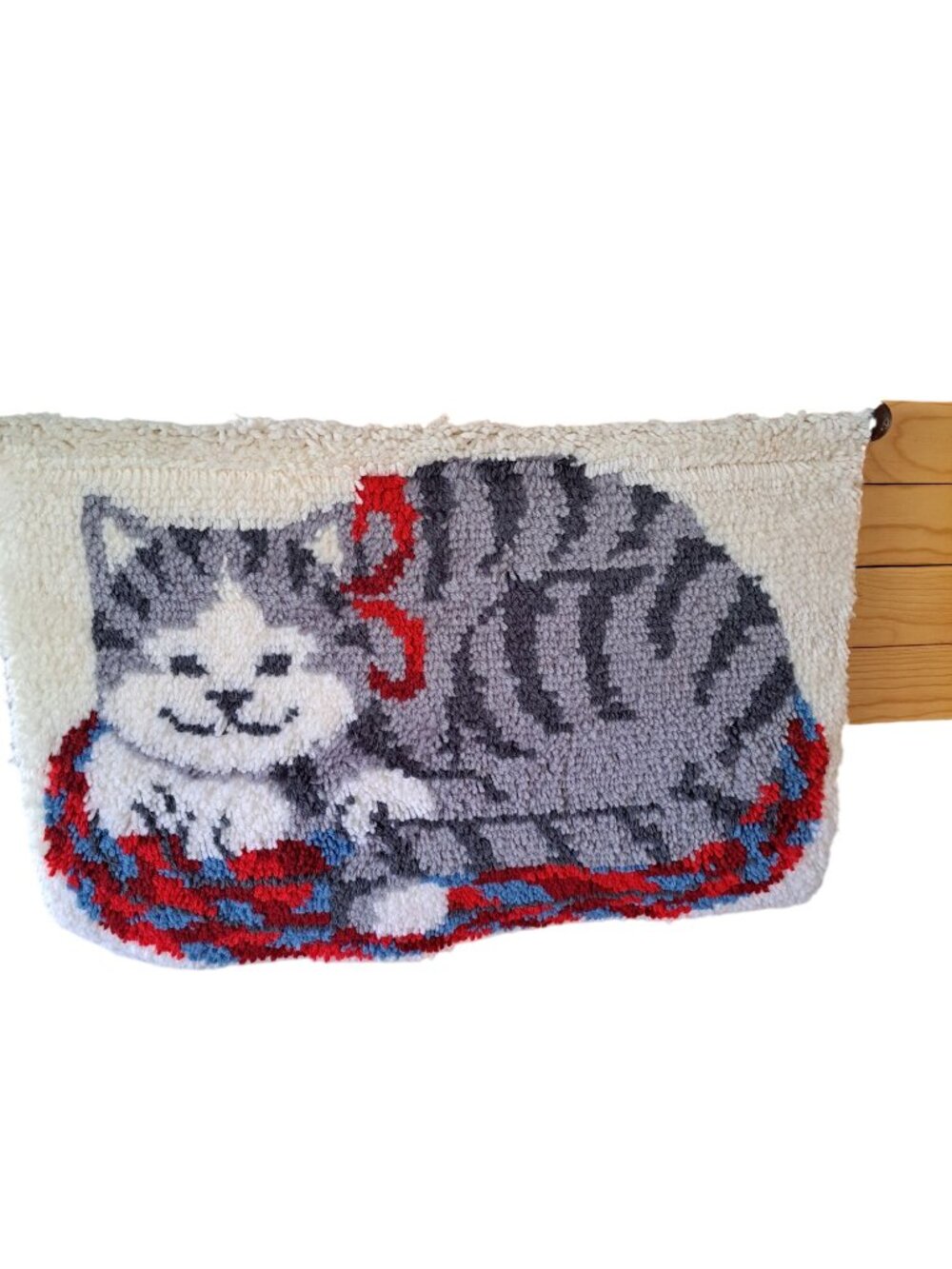 Latch Hook Cat Wall Hanging Rug Handmade 29x20 Inches Tabby With Wooden Rod MCM